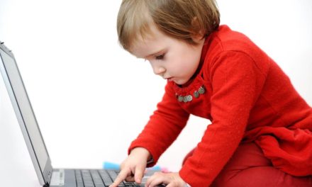 Menores en la era digital: cómo proteger a tus hijos sin violar su intimidad