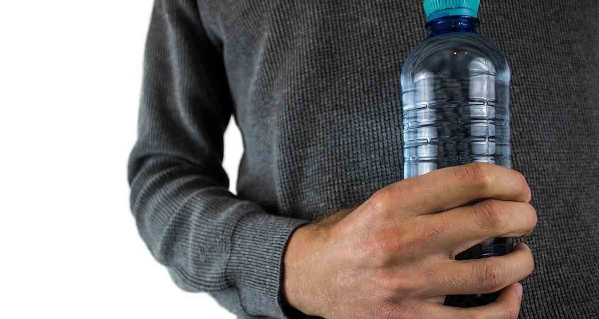 ¿Cuántas veces se puede rellenar una botella de plástico de agua antes de tirarla?