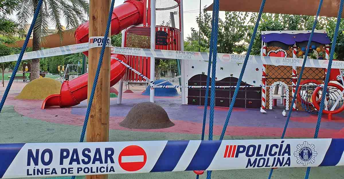 Molina cierra las instalaciones deportivas y las zonas de juegos infantiles de todos los parques y jardines