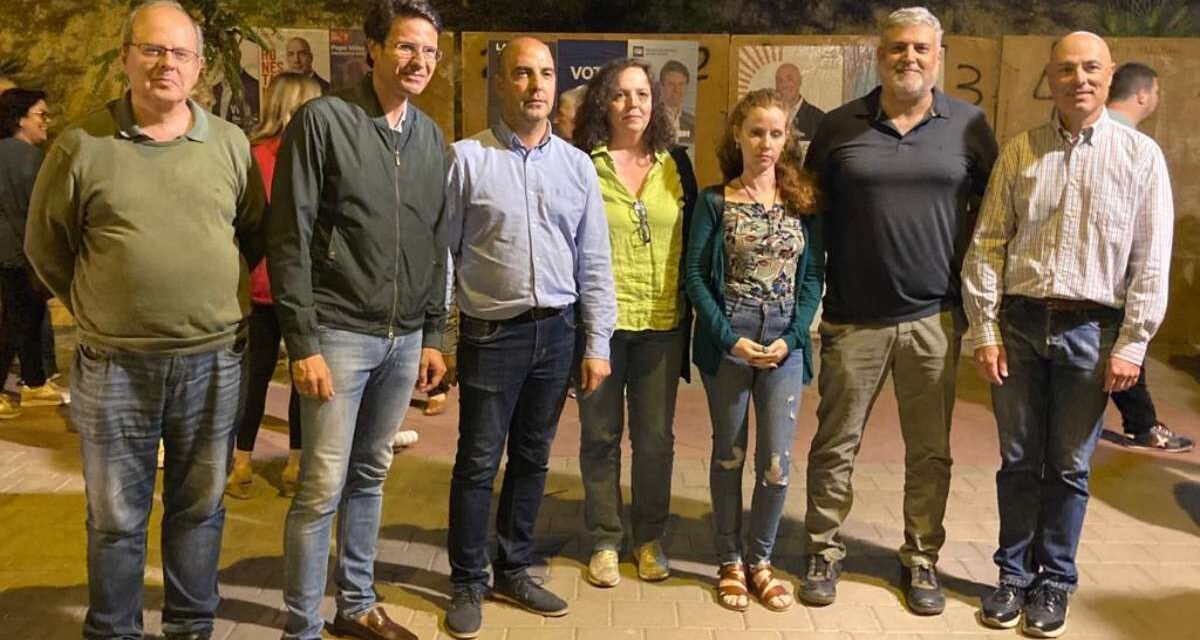 La pegada de carteles abre la campaña electoral